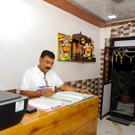 Hotel O Sargam Lodging And Boarding Ulhasnagar Ngoại thất bức ảnh