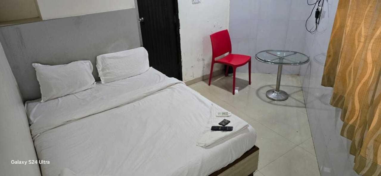 Hotel O Sargam Lodging And Boarding Ulhasnagar Ngoại thất bức ảnh