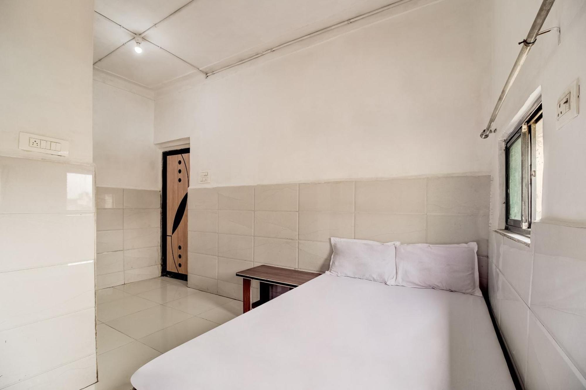Hotel O Sargam Lodging And Boarding Ulhasnagar Ngoại thất bức ảnh