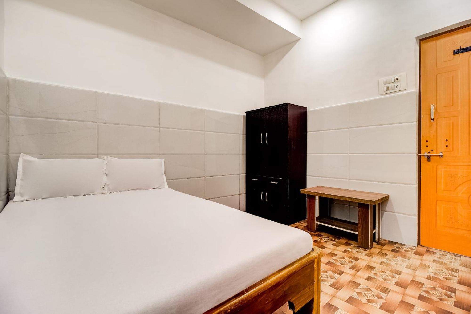 Hotel O Sargam Lodging And Boarding Ulhasnagar Ngoại thất bức ảnh