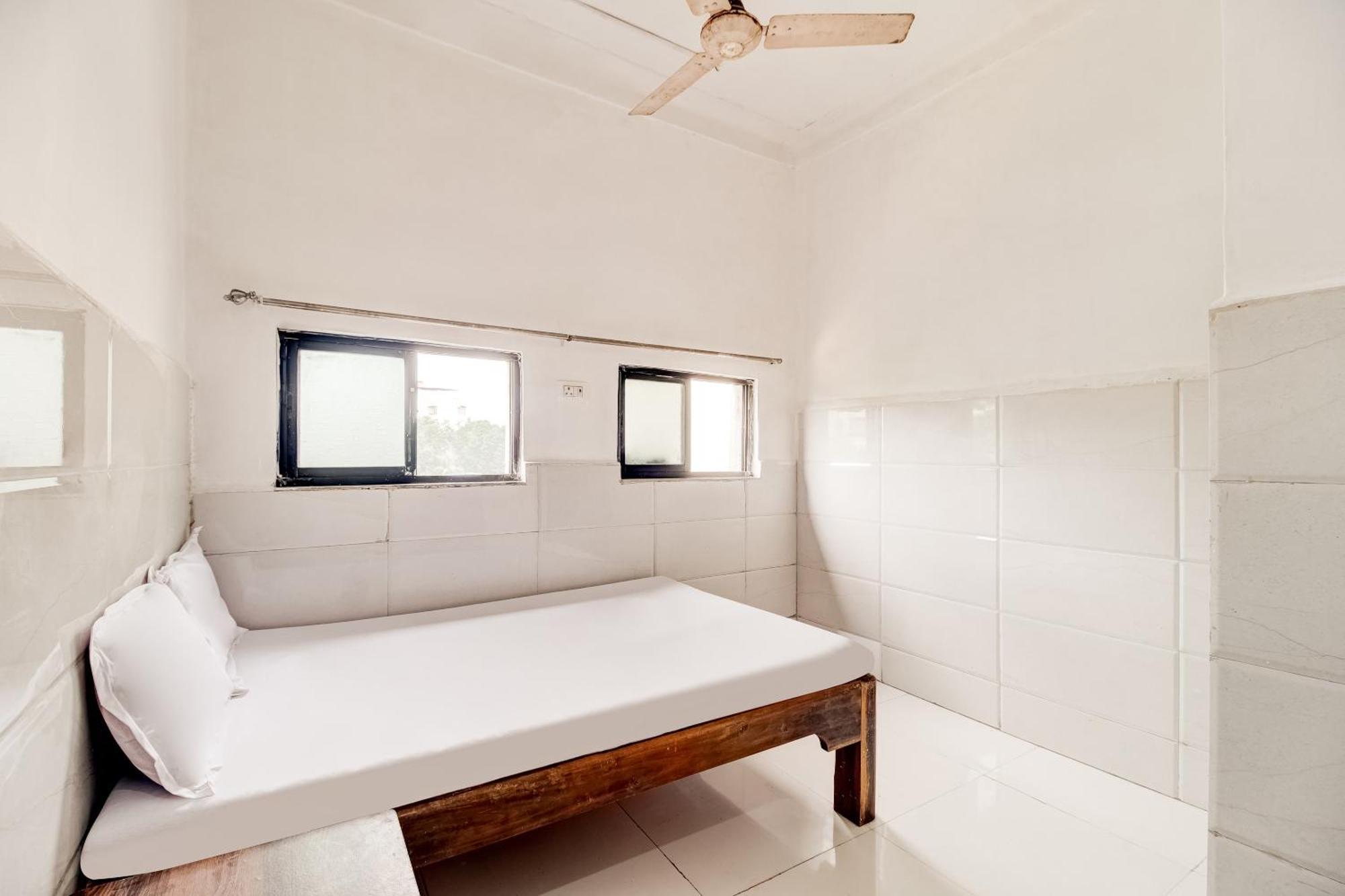 Hotel O Sargam Lodging And Boarding Ulhasnagar Ngoại thất bức ảnh