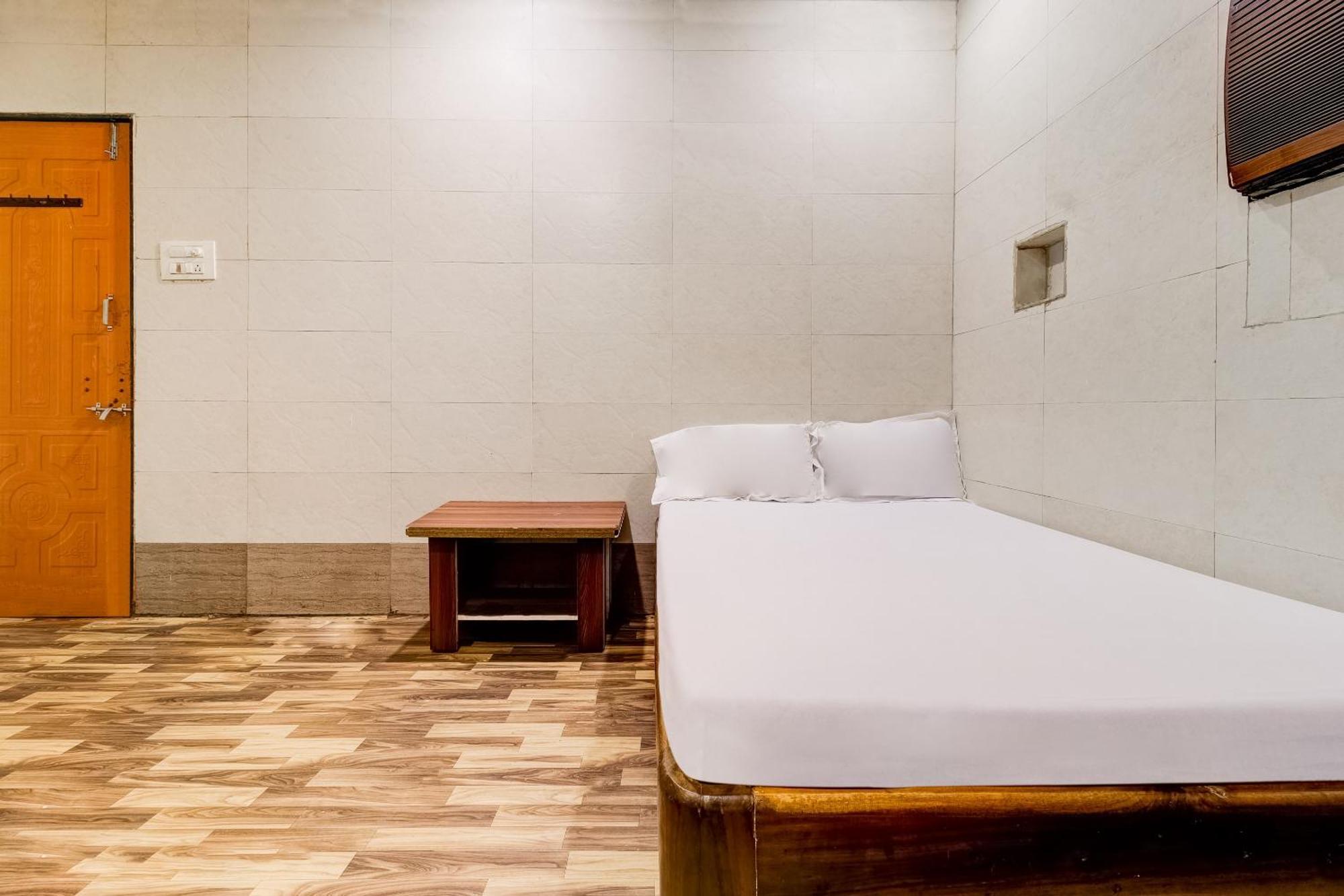 Hotel O Sargam Lodging And Boarding Ulhasnagar Ngoại thất bức ảnh