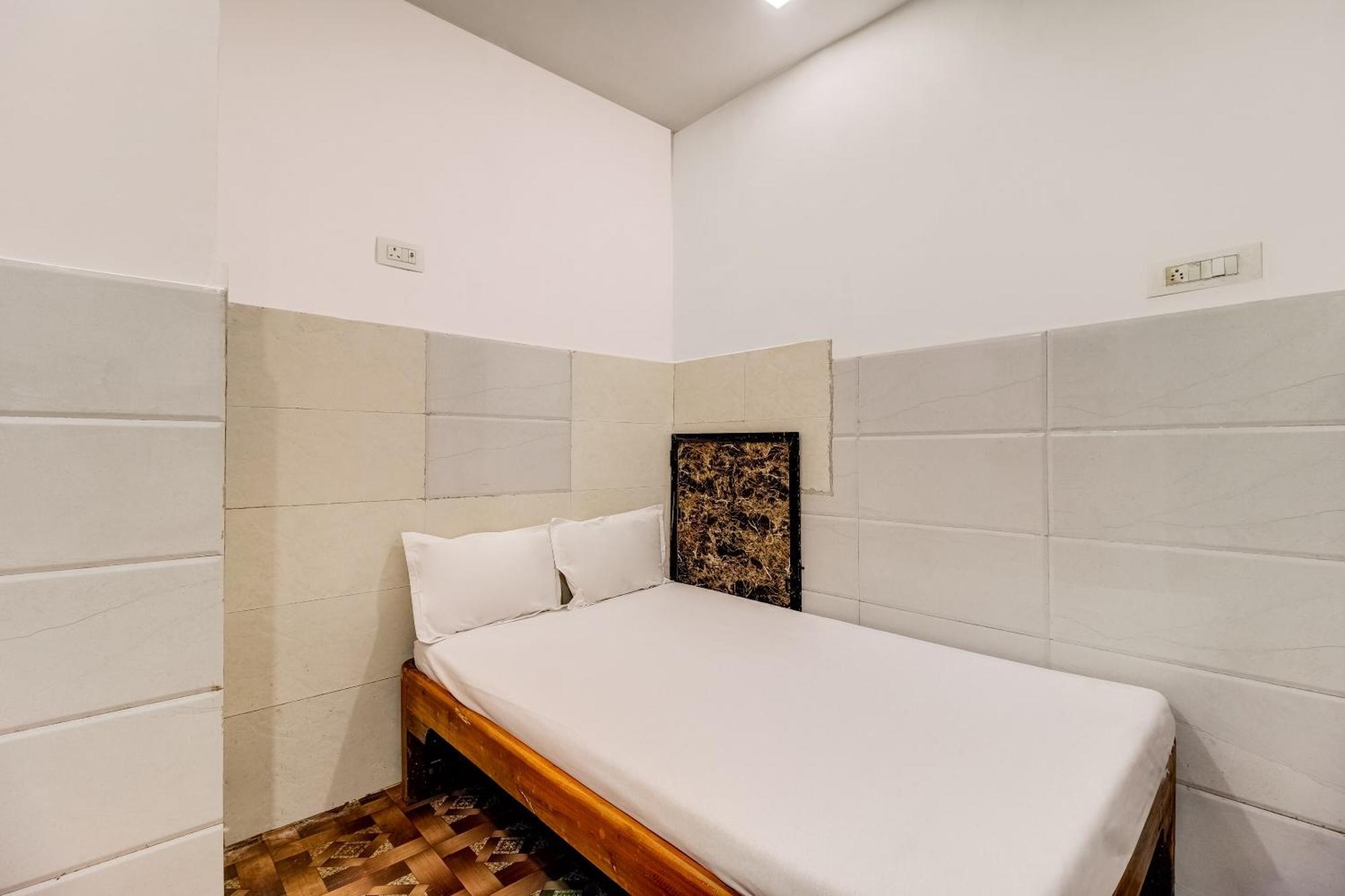 Hotel O Sargam Lodging And Boarding Ulhasnagar Ngoại thất bức ảnh