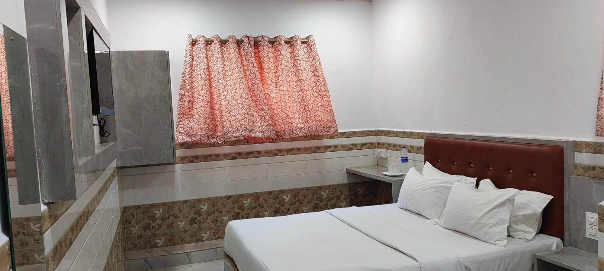 Hotel O Sargam Lodging And Boarding Ulhasnagar Ngoại thất bức ảnh
