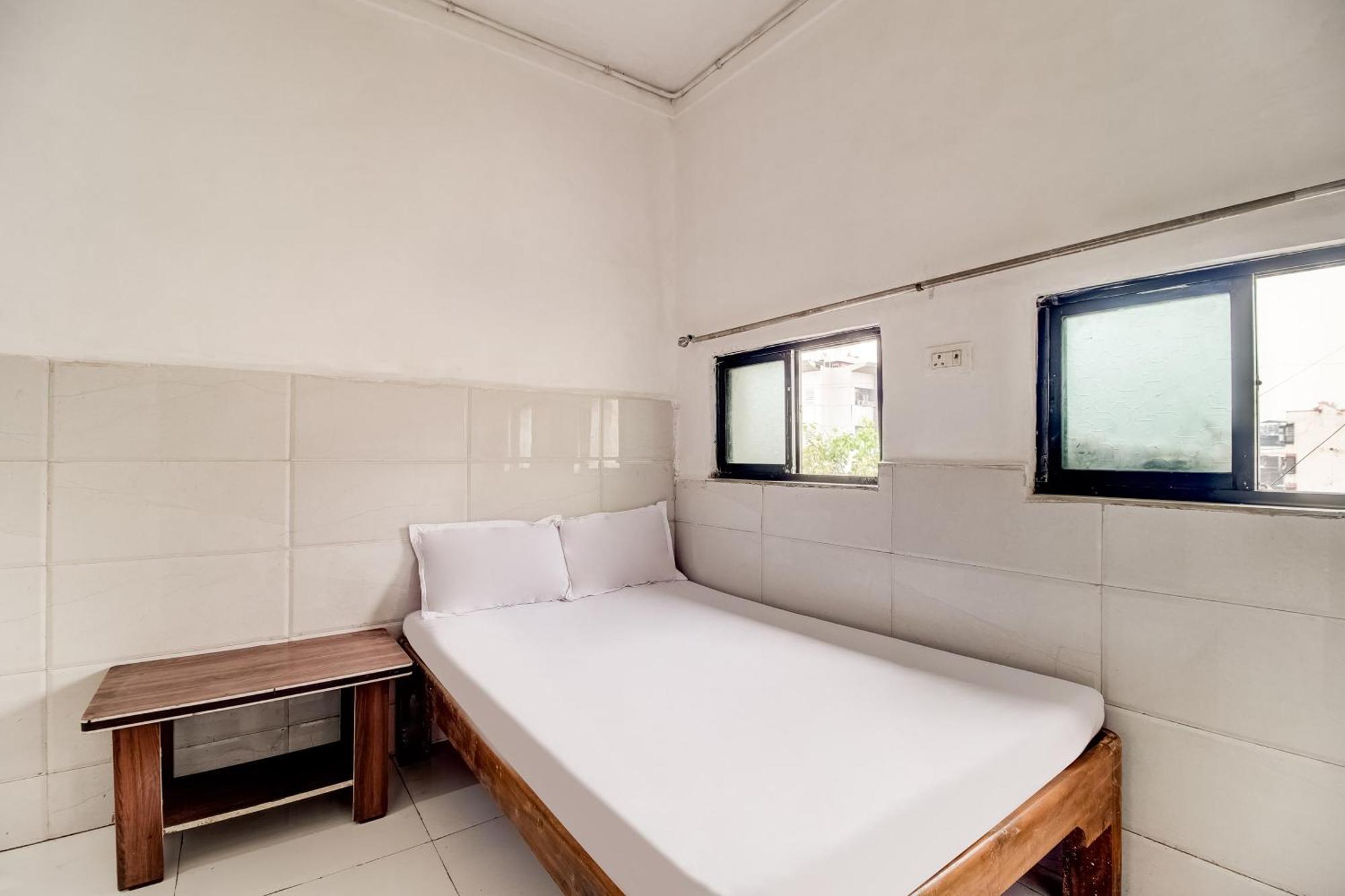 Hotel O Sargam Lodging And Boarding Ulhasnagar Ngoại thất bức ảnh